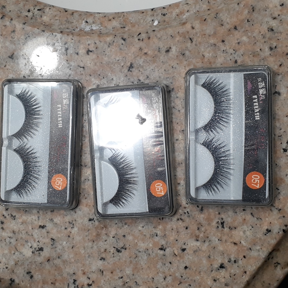 3 pqcks of eyelashes